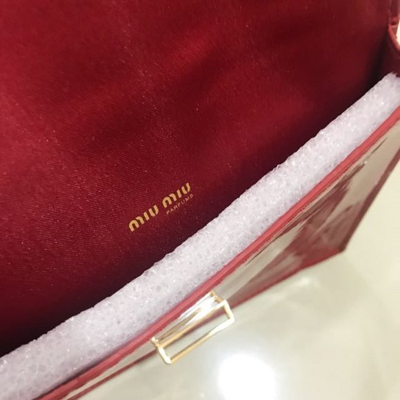 NEW! Luxe MIU MIU Patent Burgundy Red Pouch Clutch Cosmetic Bag w Gold accent LE - Picture 5 of 9